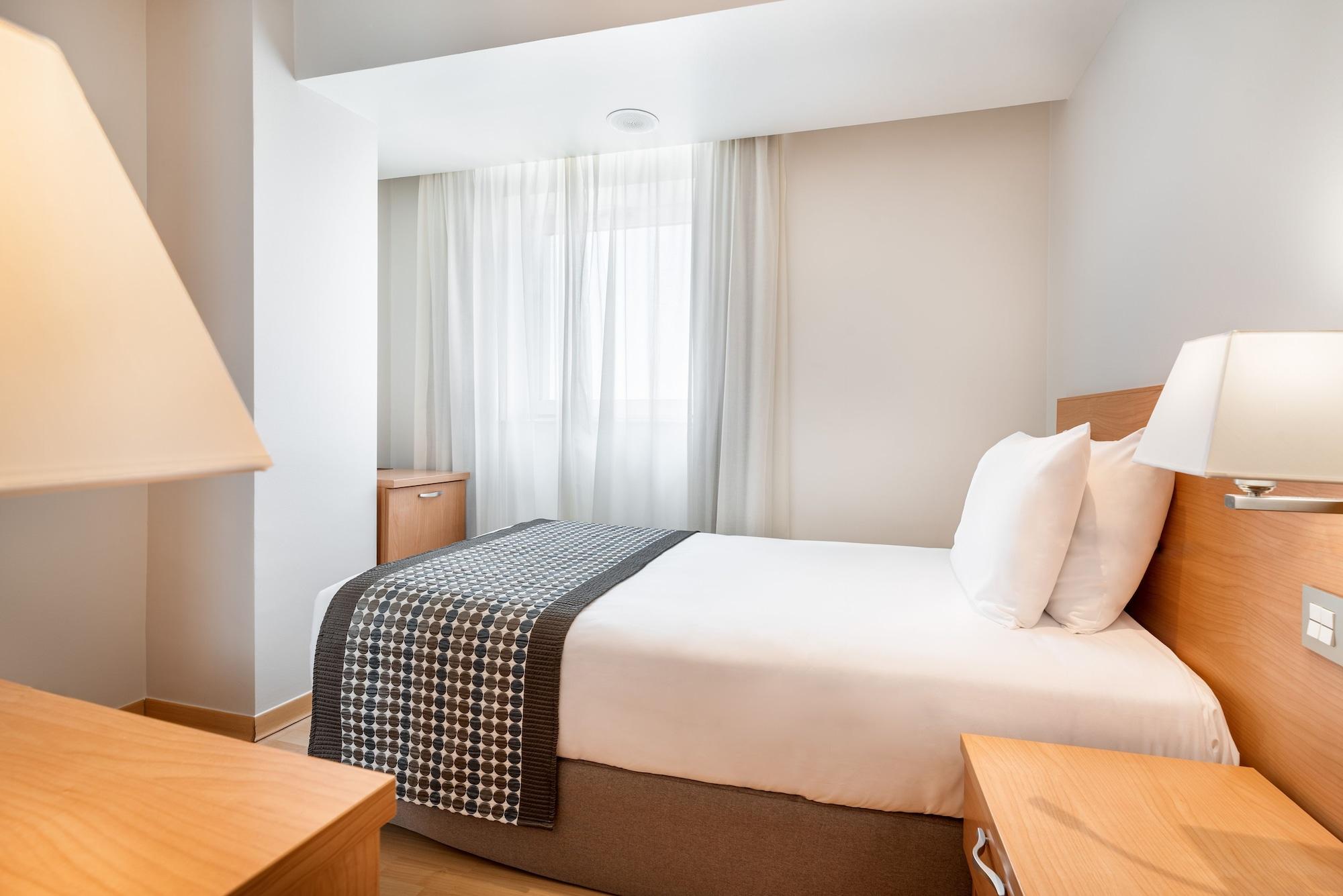 Exe Puerta San Pedro Hotel Lugo Bagian luar foto