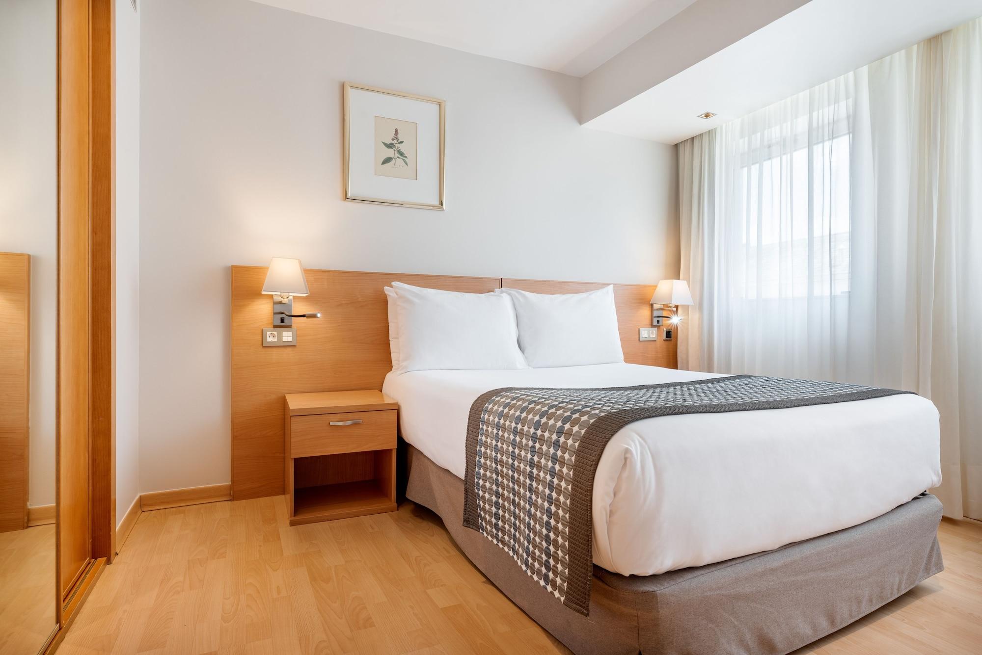 Exe Puerta San Pedro Hotel Lugo Bagian luar foto