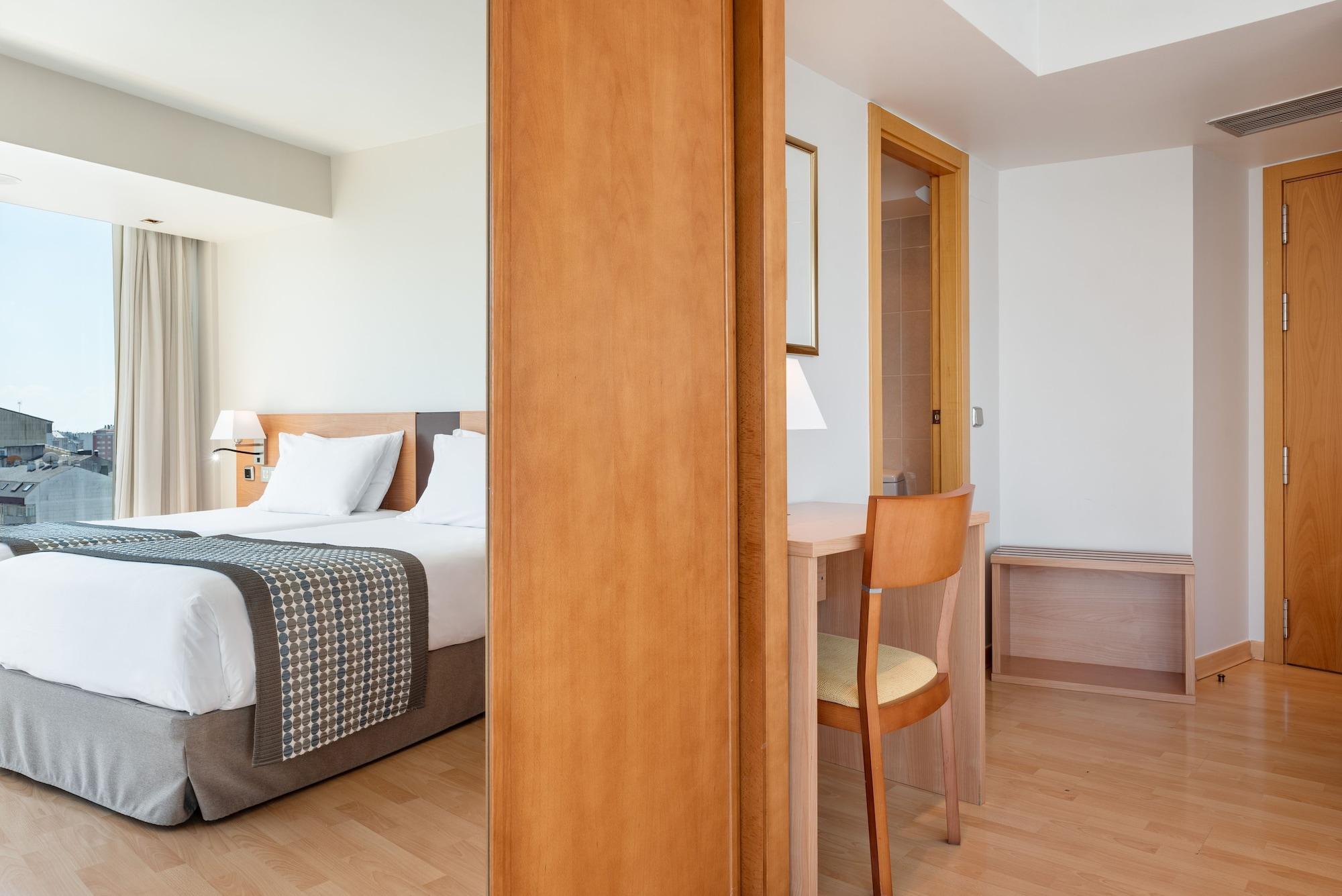 Exe Puerta San Pedro Hotel Lugo Bagian luar foto