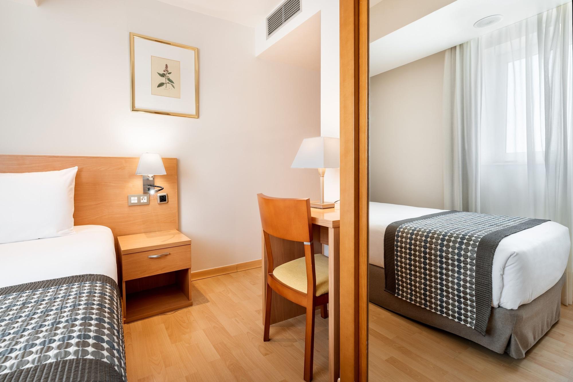 Exe Puerta San Pedro Hotel Lugo Bagian luar foto