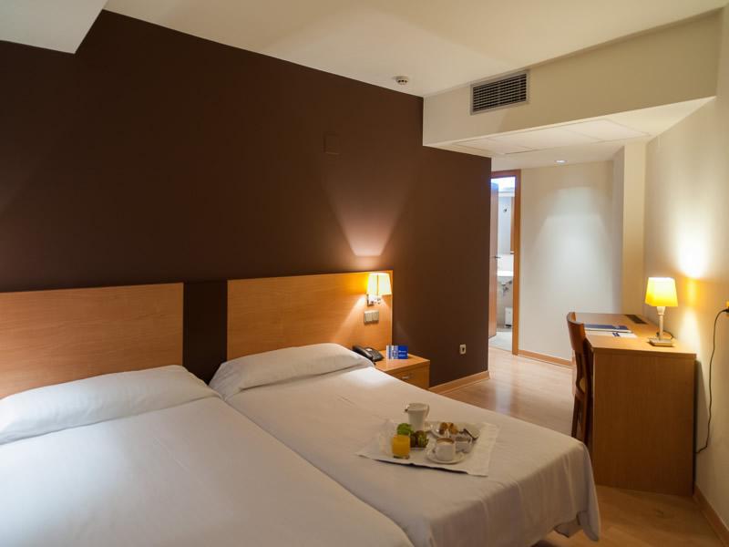 Exe Puerta San Pedro Hotel Lugo Bagian luar foto