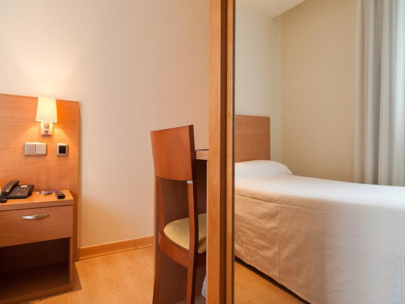 Exe Puerta San Pedro Hotel Lugo Bagian luar foto