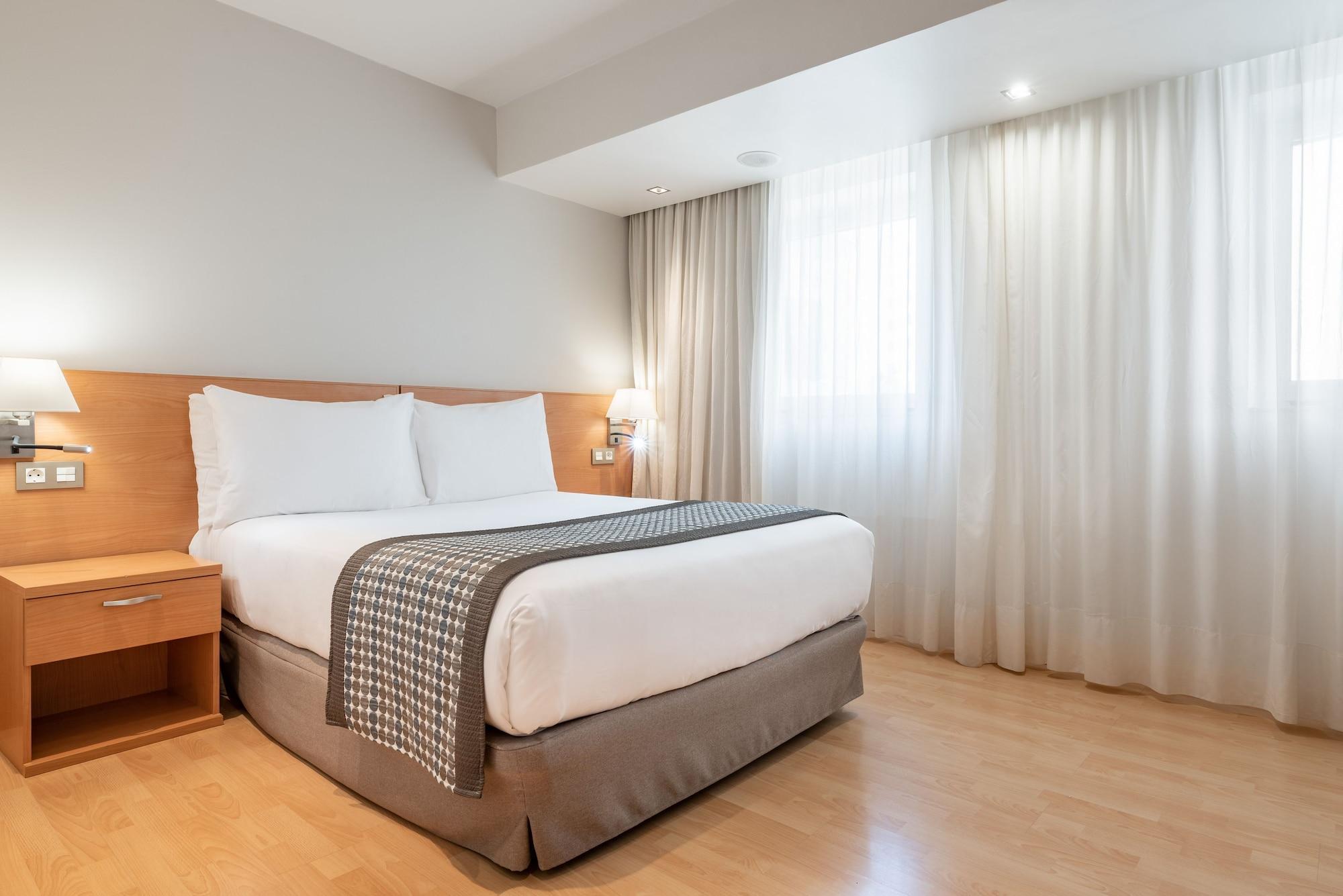 Exe Puerta San Pedro Hotel Lugo Bagian luar foto