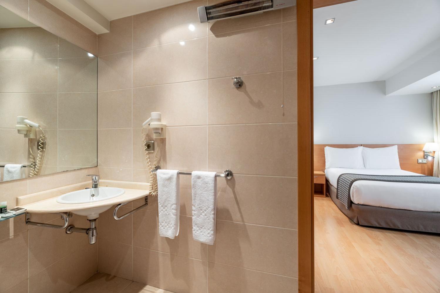 Exe Puerta San Pedro Hotel Lugo Bagian luar foto