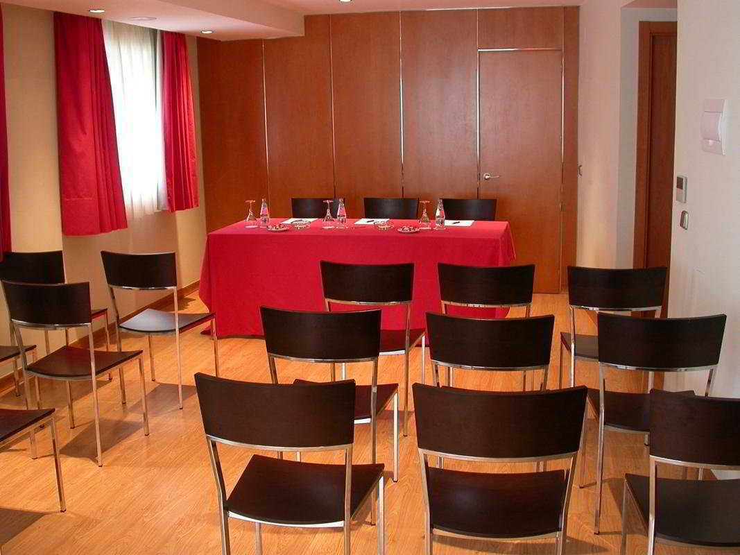 Exe Puerta San Pedro Hotel Lugo Bagian luar foto