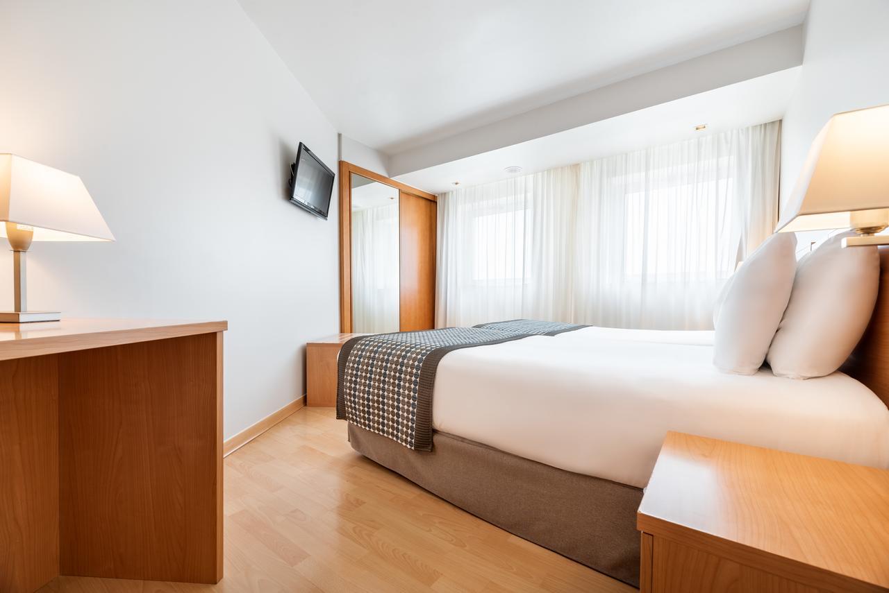 Exe Puerta San Pedro Hotel Lugo Bagian luar foto